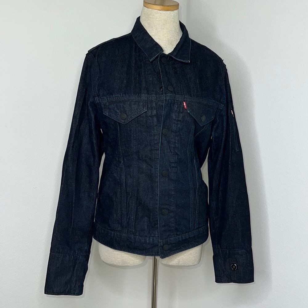 🔹 Levi’s Commuter Jacket Jacquard by Google